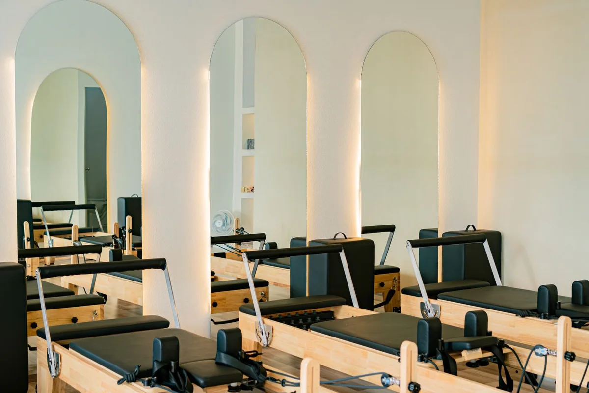 Studio Pilates con attrezzature reformer
